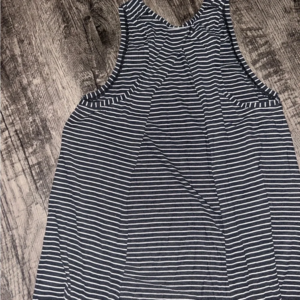 Lululemon Athletica Black and White Sleeveless Tank Top